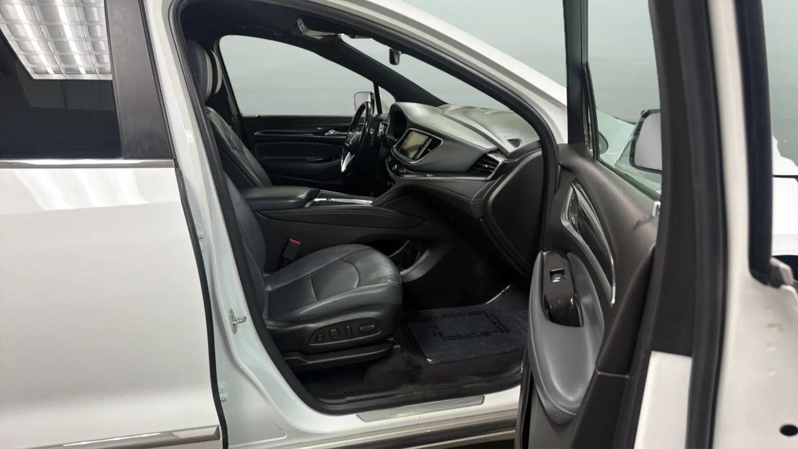 Used 2022 Buick Enclave Premium AWD/4WD image 22