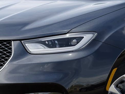 New 2026 Chrysler Pacifica Select AWD/4WD image 10