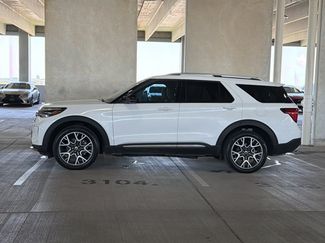 Used 2025 Ford Explorer Platinum w/ Ultimate Package AWD/4WD video 1