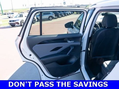 New 2025 Volkswagen Tiguan SE image 12