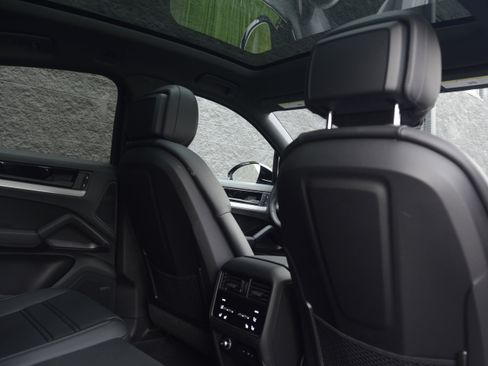 Certified 2025 Porsche Cayenne Coupe image 29