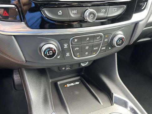 Used 2022 Chevrolet Traverse RS FWD image 17