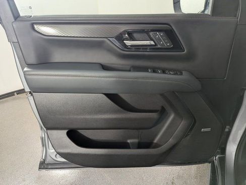 Used 2025 GMC Yukon XL AT4 w/ AT4 Premium Package image 9