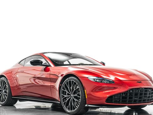 Used 2023 Aston Martin V8 Vantage Coupe RWD image 31