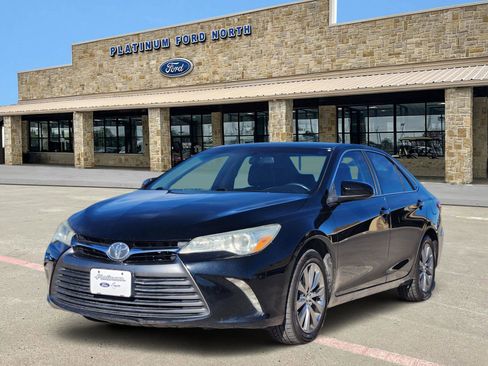 Used 2016 Toyota Camry XLE image 2
