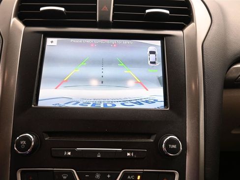 Used 2017 Ford Fusion SE w/ Fusion SE Technology Package FWD image 16