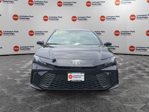 Used 2025 Toyota Camry SE FWD image 2