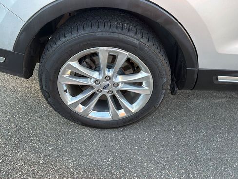 Used 2018 Ford Explorer Limited FWD image 7