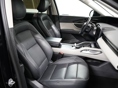 Used 2025 Lincoln Nautilus Premier AWD/4WD image 31