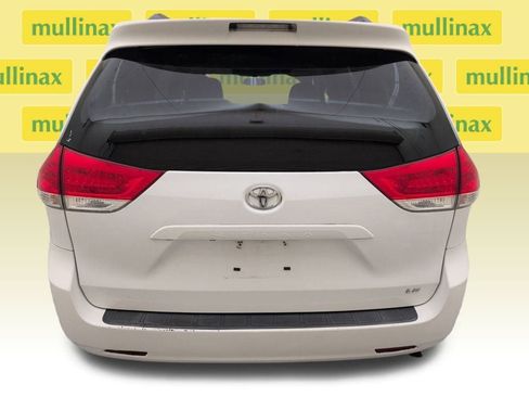 Used 2013 Toyota Sienna LE image 31