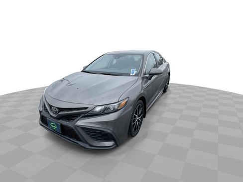 Used 2023 Toyota Camry SE image 4
