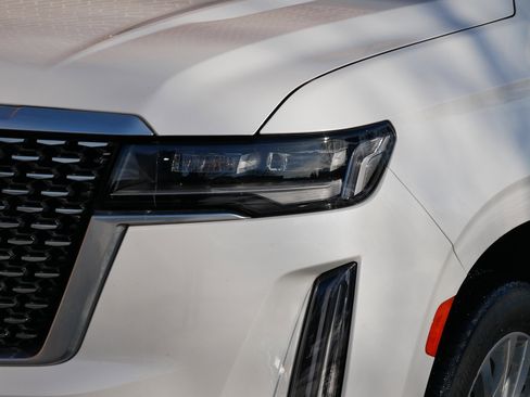 Used 2023 Cadillac Escalade ESV Premium Luxury image 5