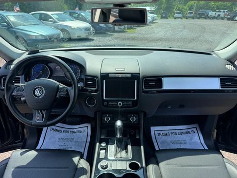 Used 2014 Volkswagen Touareg Sport AWD/4WD image 19
