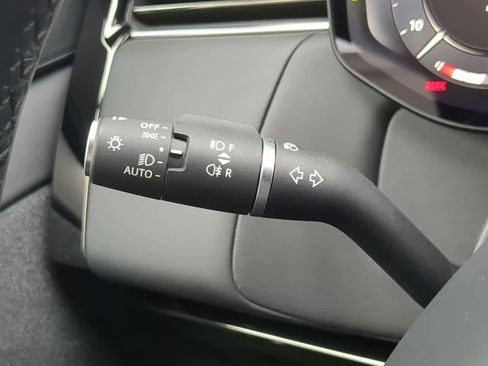 Used 2025 Land Rover Range Rover Sport SE image 28