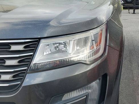 Used 2017 Ford Explorer XLT w/ Equipment Group 202A image 4