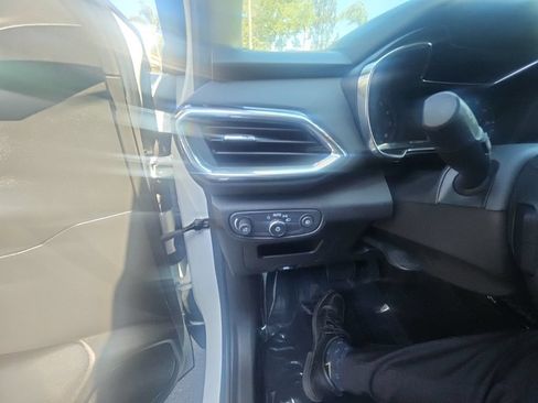 Used 2022 Chevrolet TrailBlazer LT w/ Convenience Package FWD image 11