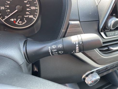 Used 2025 Nissan Altima 2.5 SV FWD image 16
