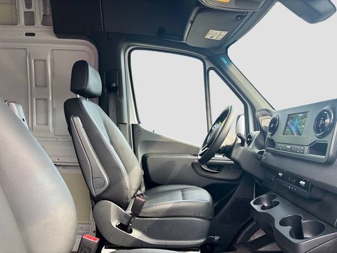 Used 2024 Mercedes-Benz Sprinter 2500 image 22