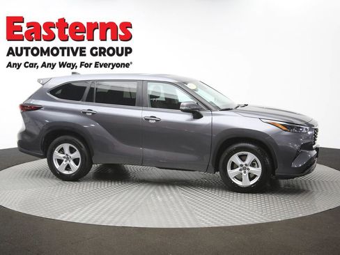 Used 2024 Toyota Highlander LE FWD image 47