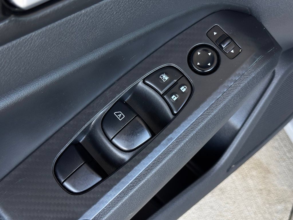 Used 2025 Nissan Altima 2.5 SV FWD image 25