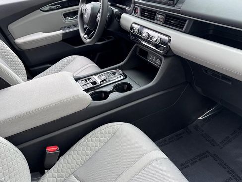 Certified 2023 Honda Pilot LX image 32