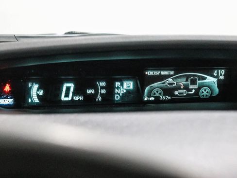 Used 2015 Toyota Prius Three w/ Solar Roof Package FWD image 26