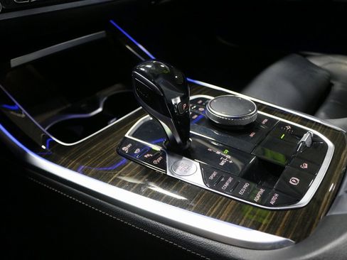 Used 2022 BMW X7 xDrive40i w/ Parking Assistance Package image 27