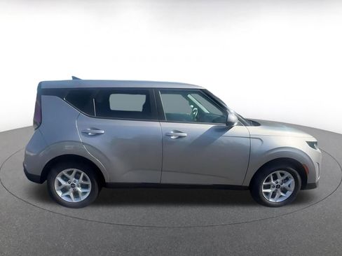 Used 2025 Kia Soul LX w/ LX Technology Package FWD image 16
