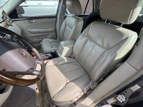 Used 2011 Cadillac DTS Premium FWD image 7
