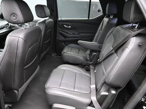 Used 2023 Chevrolet Traverse LT w/ LT Premium Package image 13