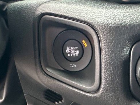 New 2025 Jeep Gladiator Sport image 28