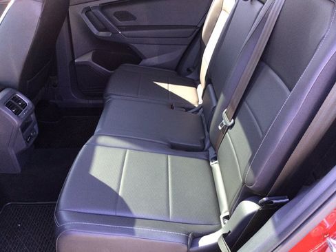 Used 2018 Volkswagen Tiguan SE w/ Panoramic Sunroof Package AWD/4WD image 22