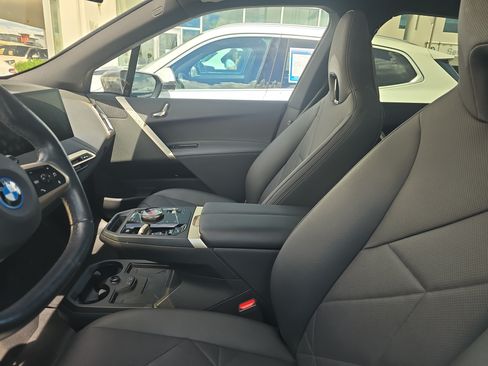 Used 2024 BMW iX xDrive50 AWD/4WD image 4