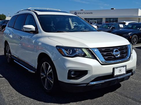 Used 2018 Nissan Pathfinder Platinum AWD/4WD image 3