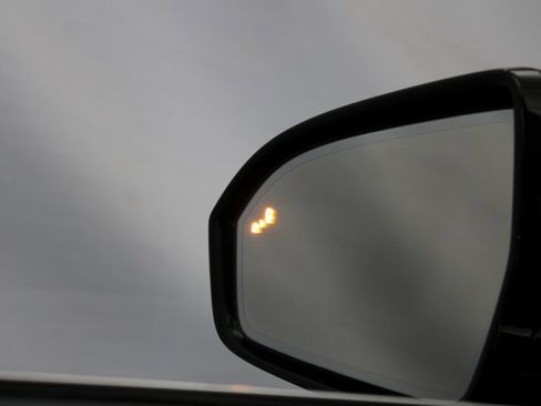 Used 2021 Lincoln Nautilus Reserve image 21