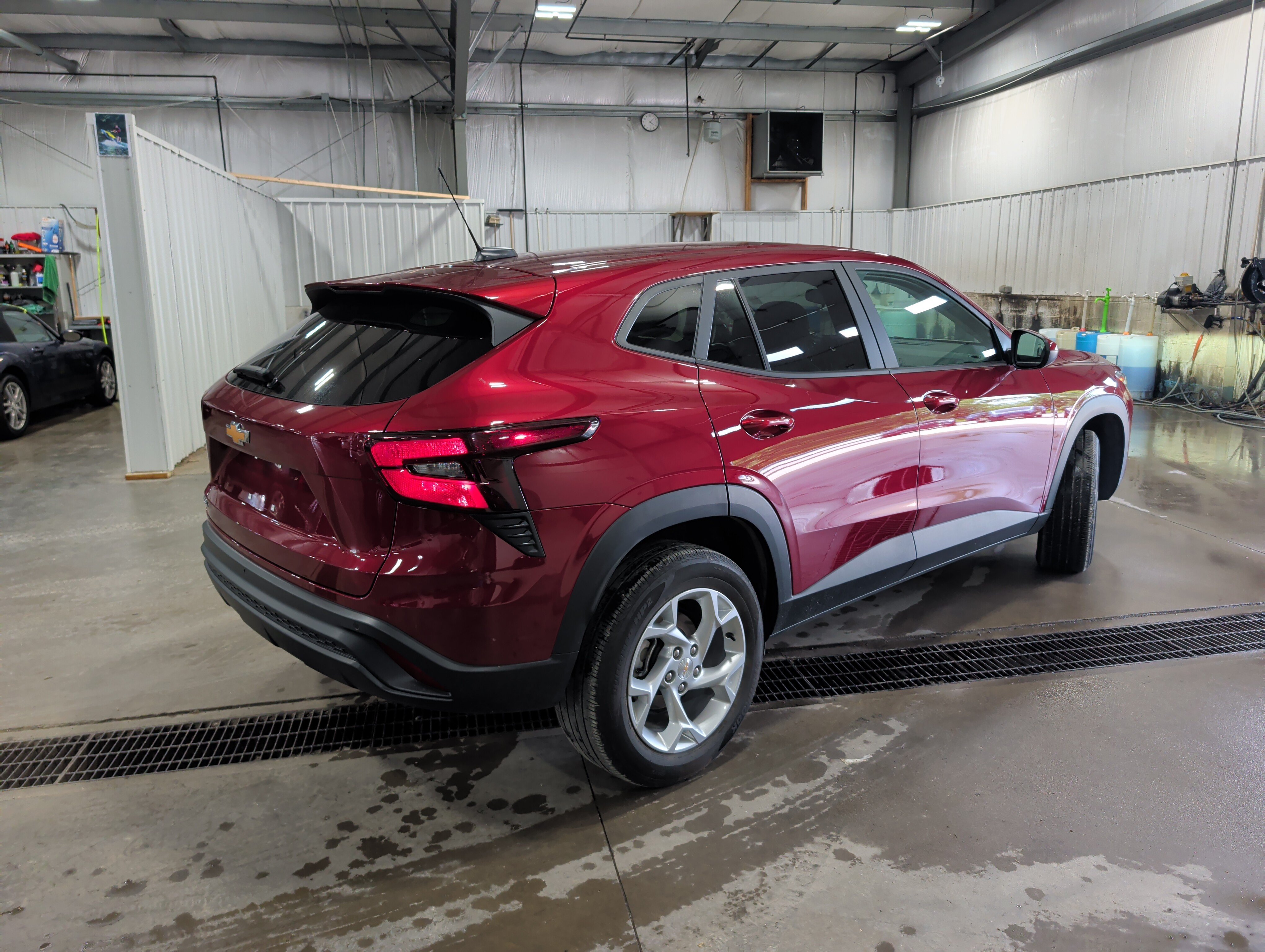 Used 2024 Chevrolet Trax LS w/ LS Convenience Package FWD image 3