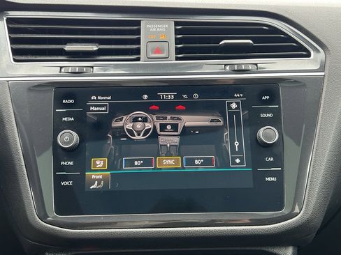 Used 2023 Volkswagen Tiguan SE R-Line image 25