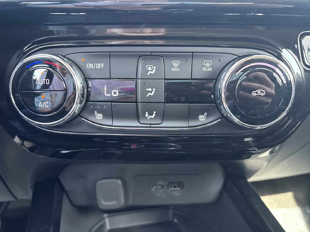 Used 2025 Chevrolet Trax ACTIV w/ Sunroof Package FWD image 29