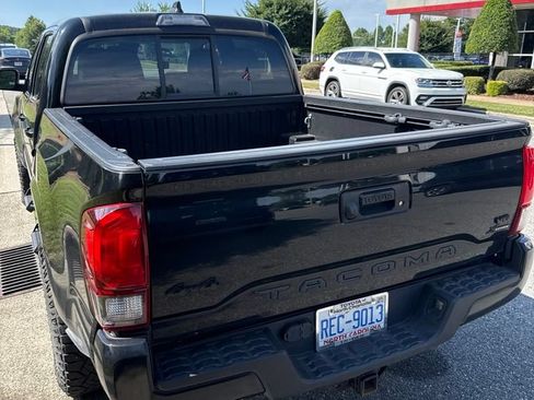 Used 2022 Toyota Tacoma SR AWD/4WD image 6