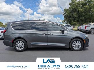 Used 2019 Chrysler Pacifica Touring-L FWD video 2