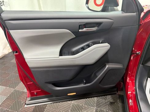 New 2026 Toyota Highlander XLE AWD/4WD image 23