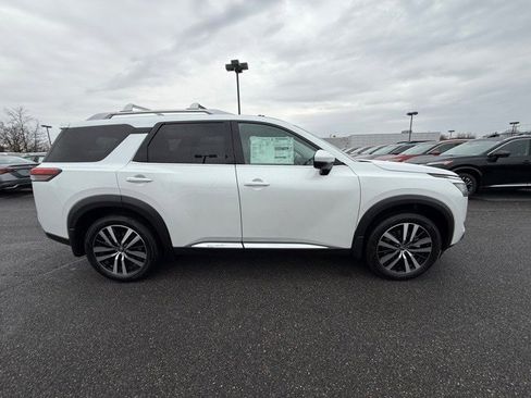 New 2025 Nissan Pathfinder Platinum w/ Cargo Package image 4
