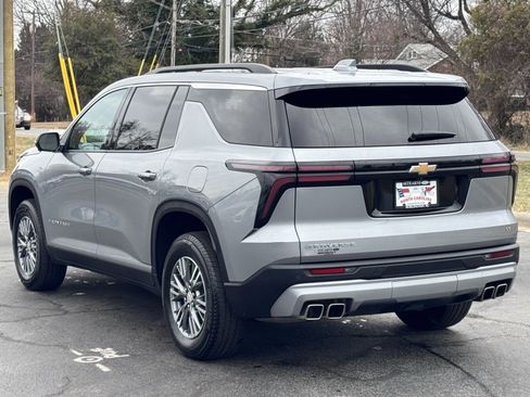 Used 2024 Chevrolet Traverse LT image 15