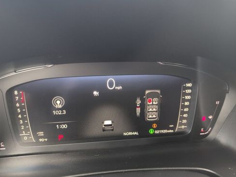 Used 2025 Honda Pilot Black Edition image 17