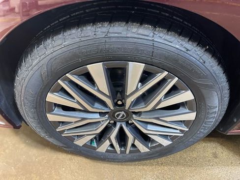 Used 2024 Nissan Altima 2.5 SV FWD image 10