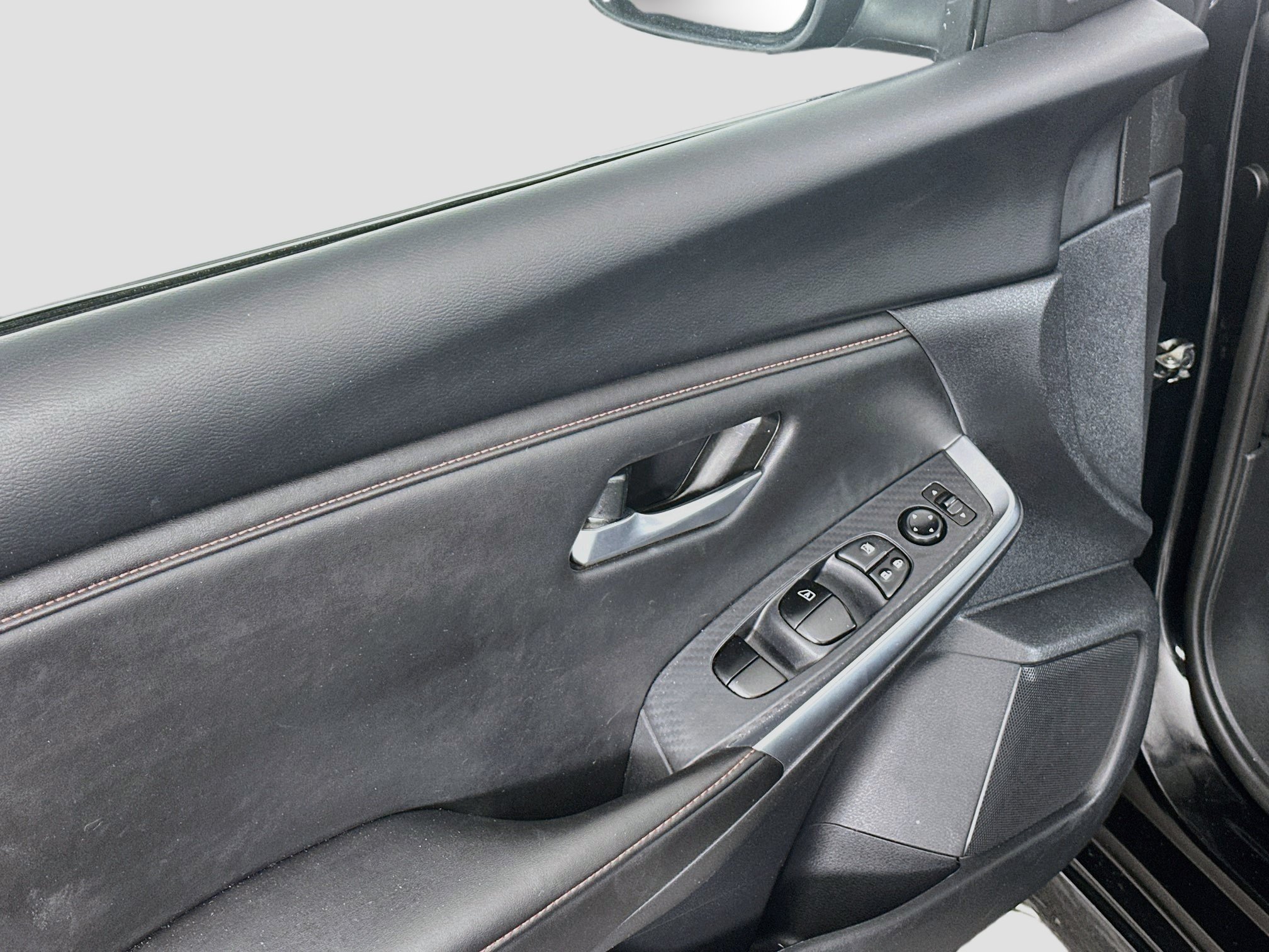 Used 2025 Nissan Sentra SR FWD image 15