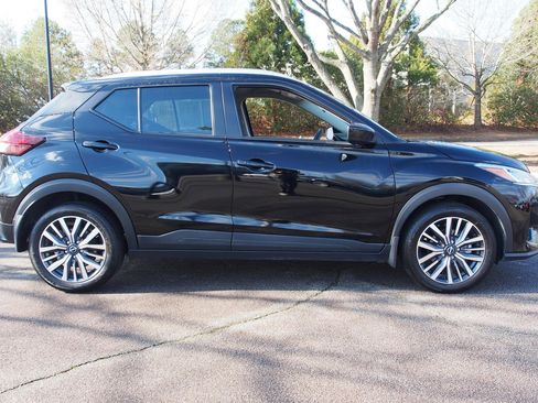 Used 2023 Nissan Kicks SV image 8
