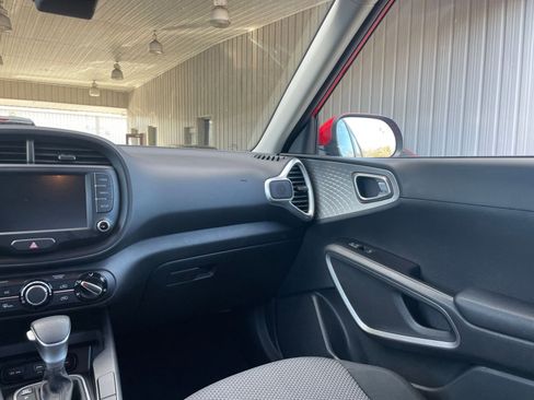 Used 2025 Kia Soul LX w/ LX Technology Package FWD image 33