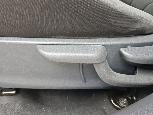 Used 2019 Nissan Kicks S FWD image 13