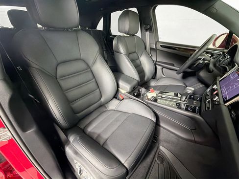 Certified 2023 Porsche Macan image 28